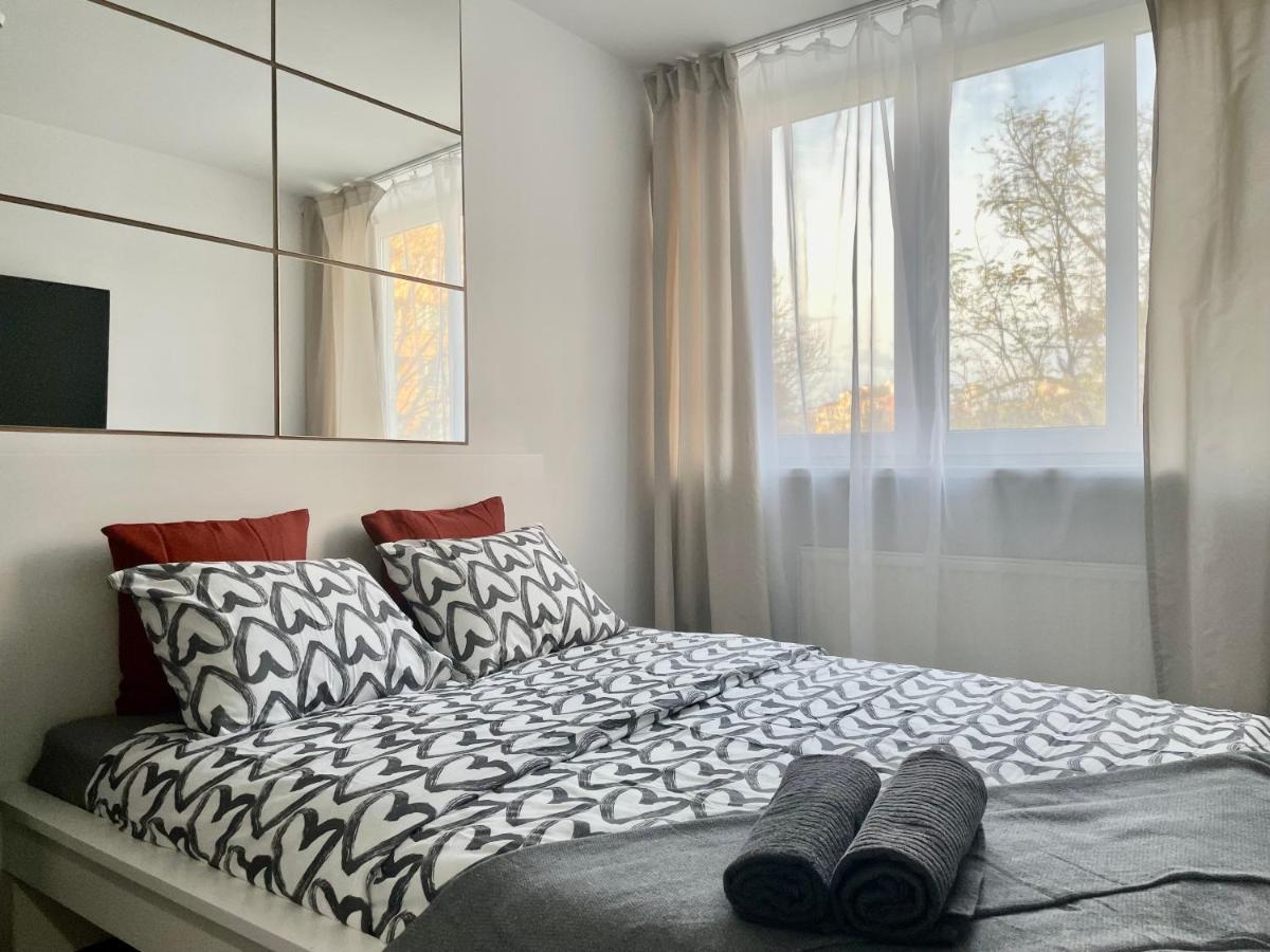 Cozy Apart - Self Check-In 24H Apartment Вроцлав Екстериор снимка